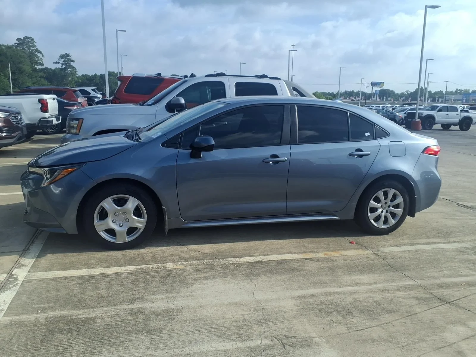 Used 2022 Silver Toyota LE image 5