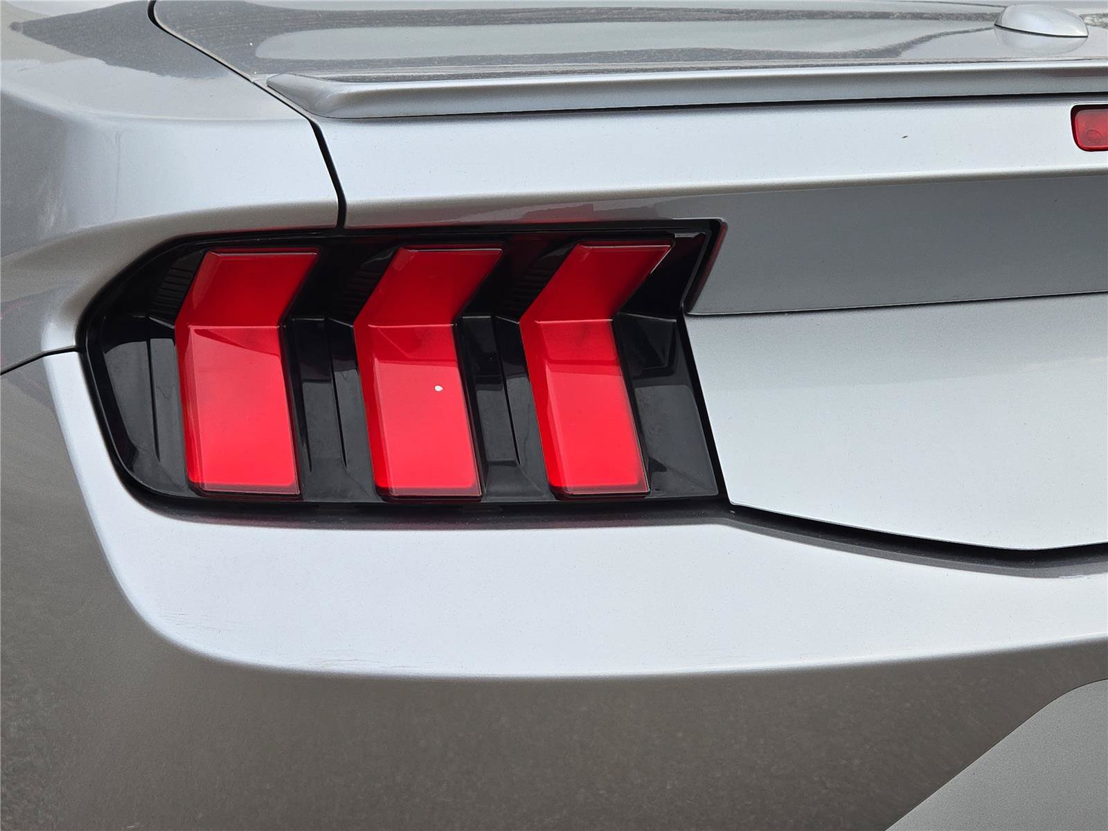 2024 Ford Mustang EcoBoost - Photo 8