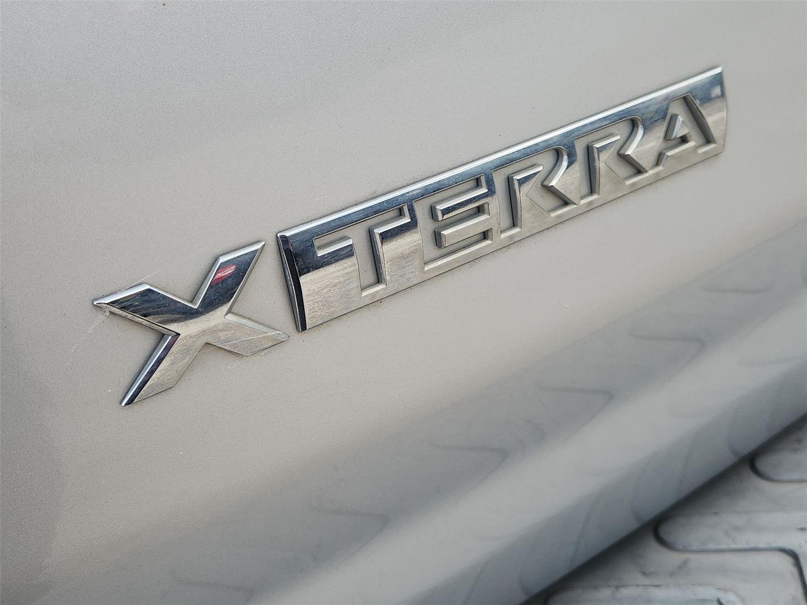 Used 2010 Silver Nissan S image 27