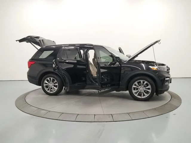 Used 2023 Agate Black Metallic Ford XLT image 17