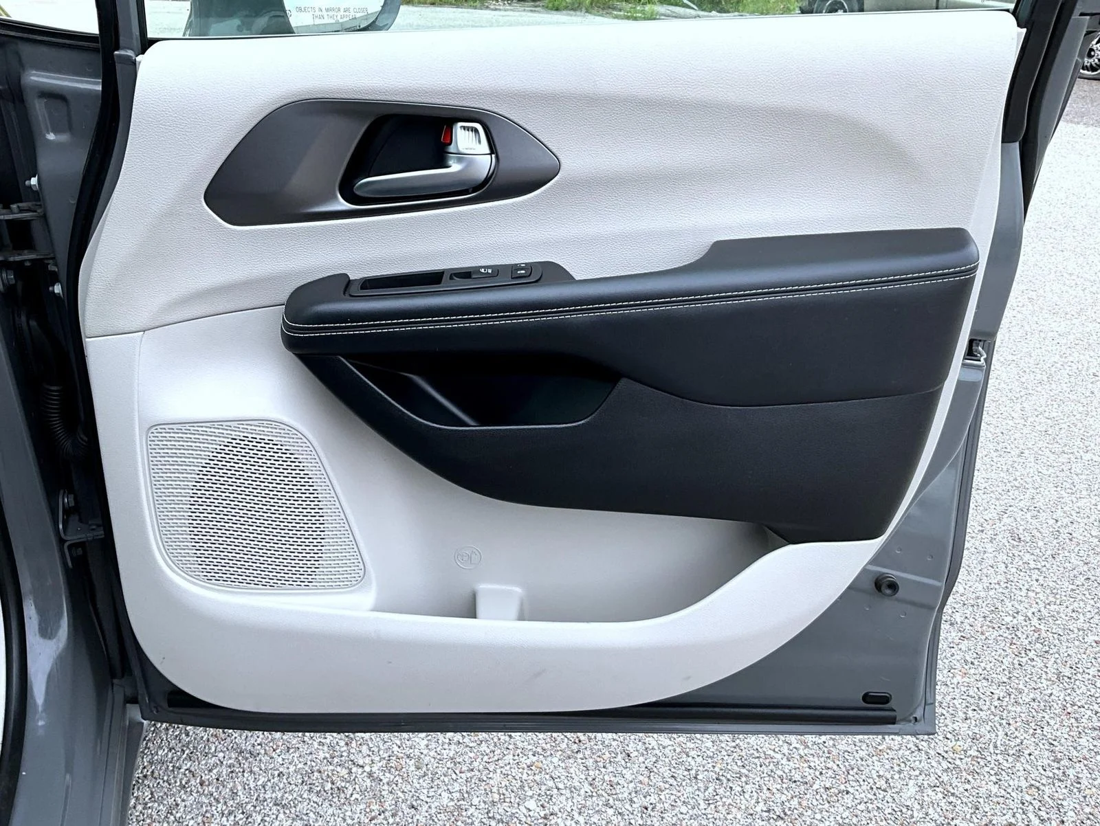 Used 2022 White Chrysler Touring L image 20
