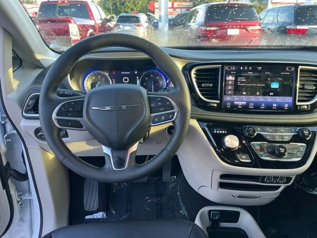 Used 2024 White Chrysler Touring L image 18