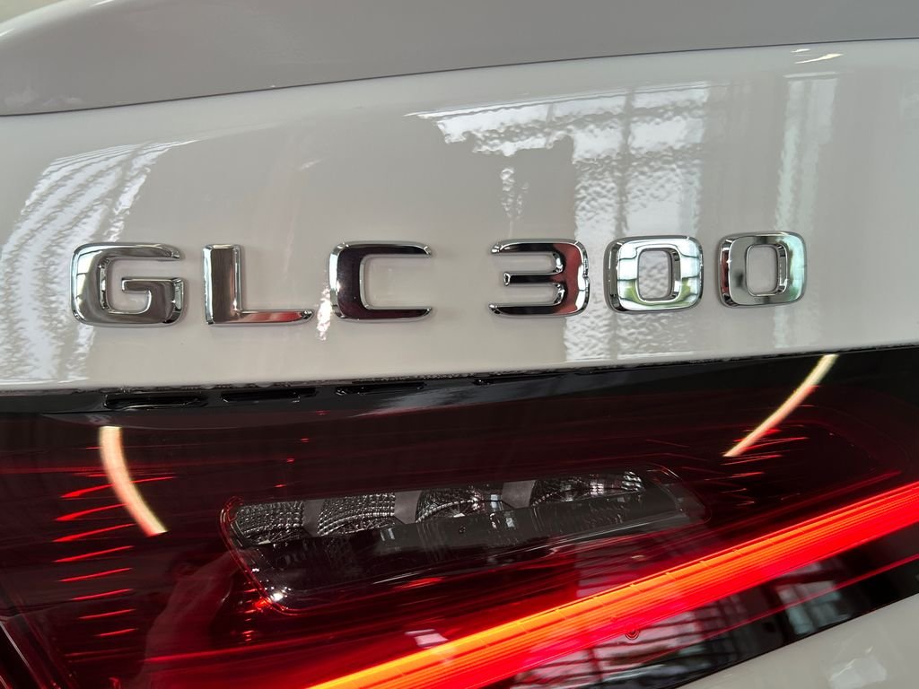 New 2027 Polar White Mercedes-Benz GLC 300 image 29