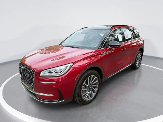 Used 2025 Red Lincoln Reserve image 1