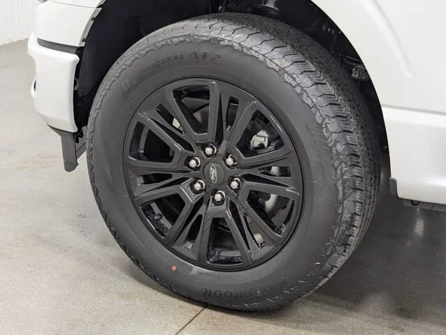 New 2026 Star White Metallic Tri-Coat Ford Platinum® image 39