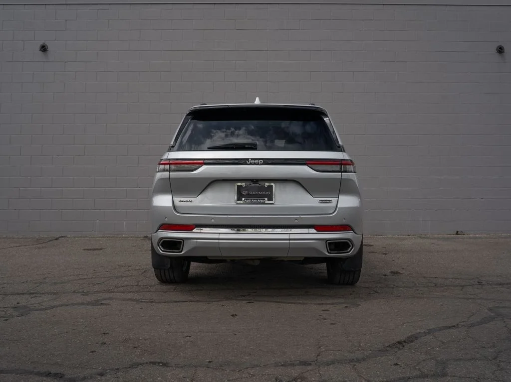 Used 2022 Silver Jeep Overland image 6