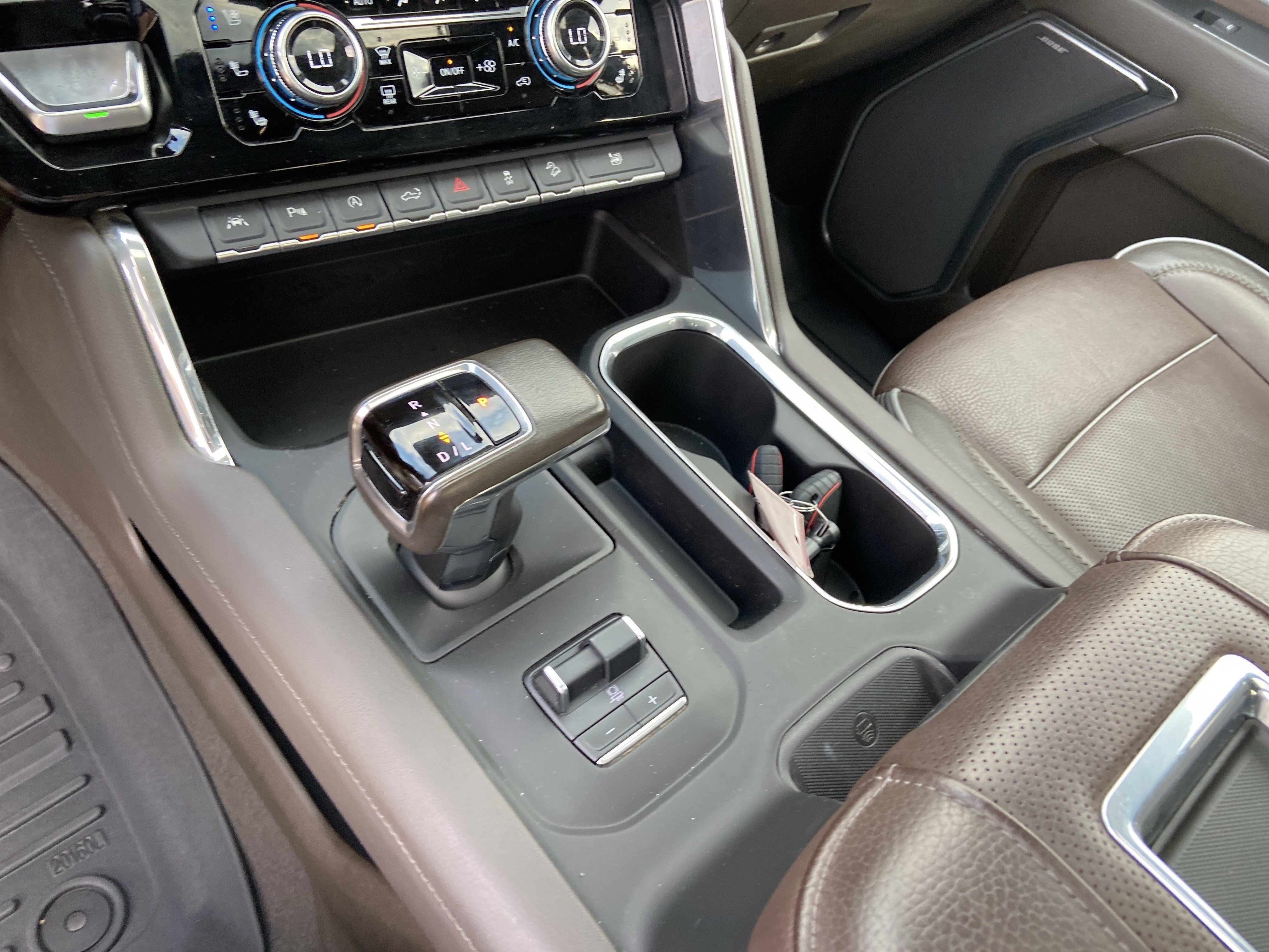 Used 2022 White Frost Tricoat GMC Denali image 38