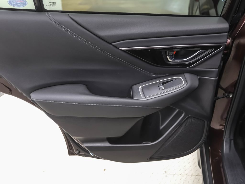 Used 2023  Subaru  image 17