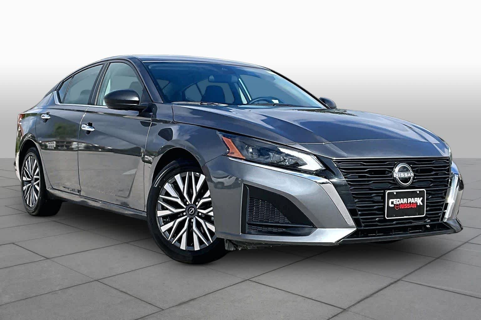 Used 2025 Gun Metallic Nissan SV image 3