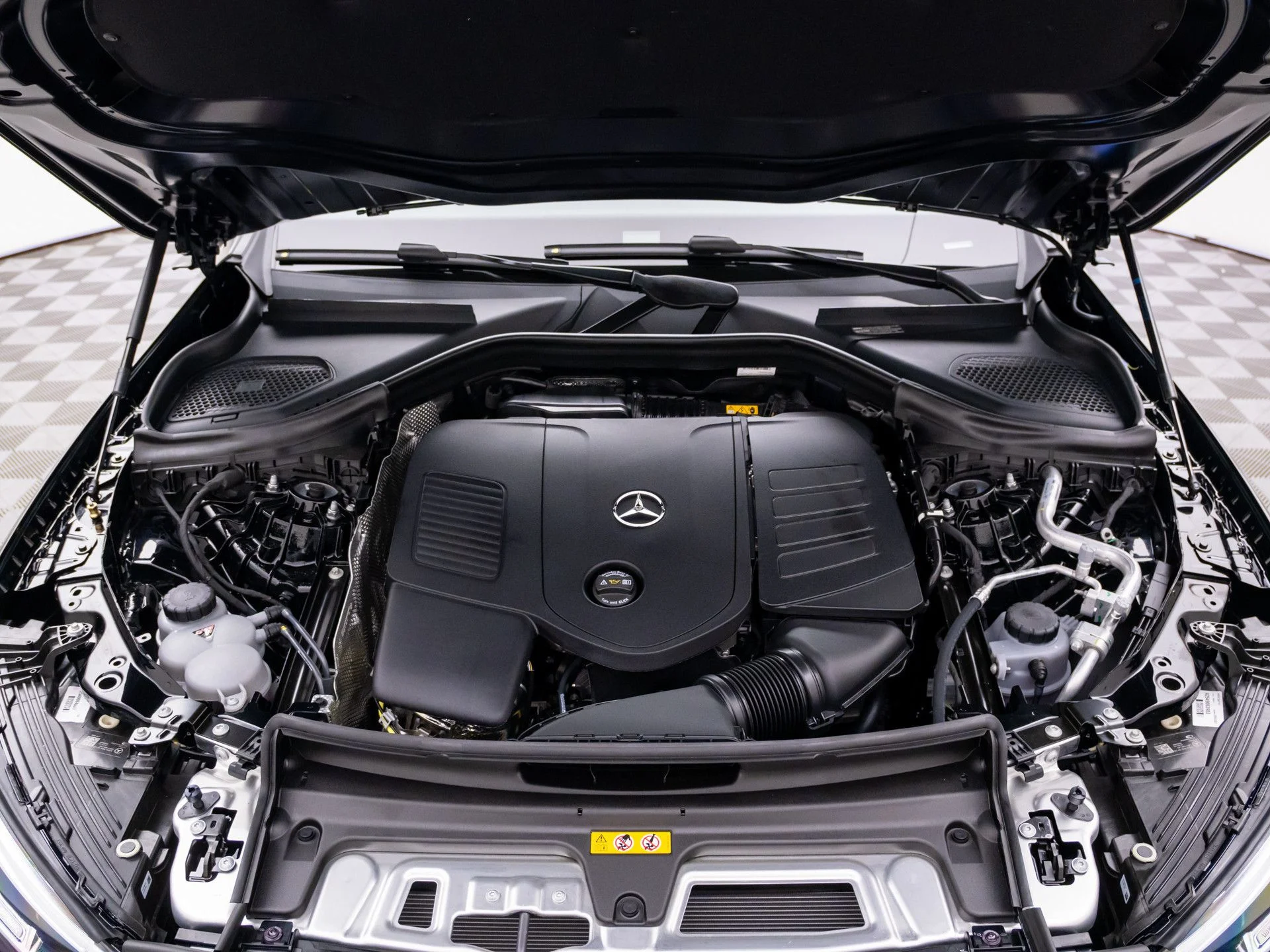 New 2026 Black Mercedes-Benz GLC 300 image 32