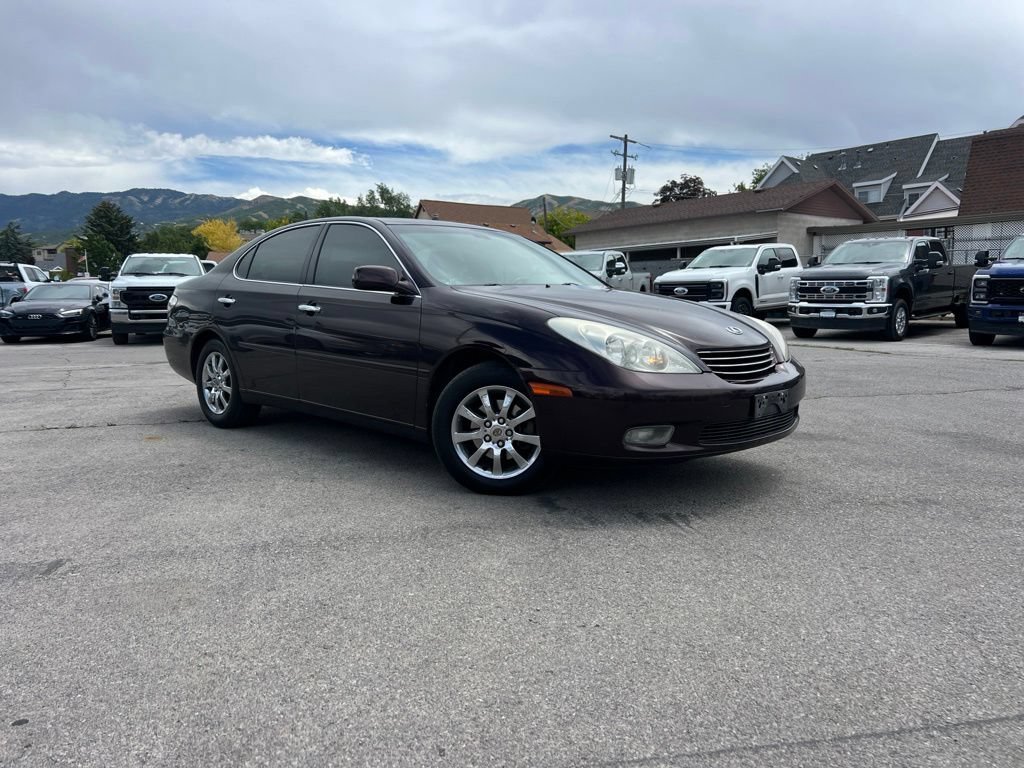 Used 2002  Lexus 300 image 2