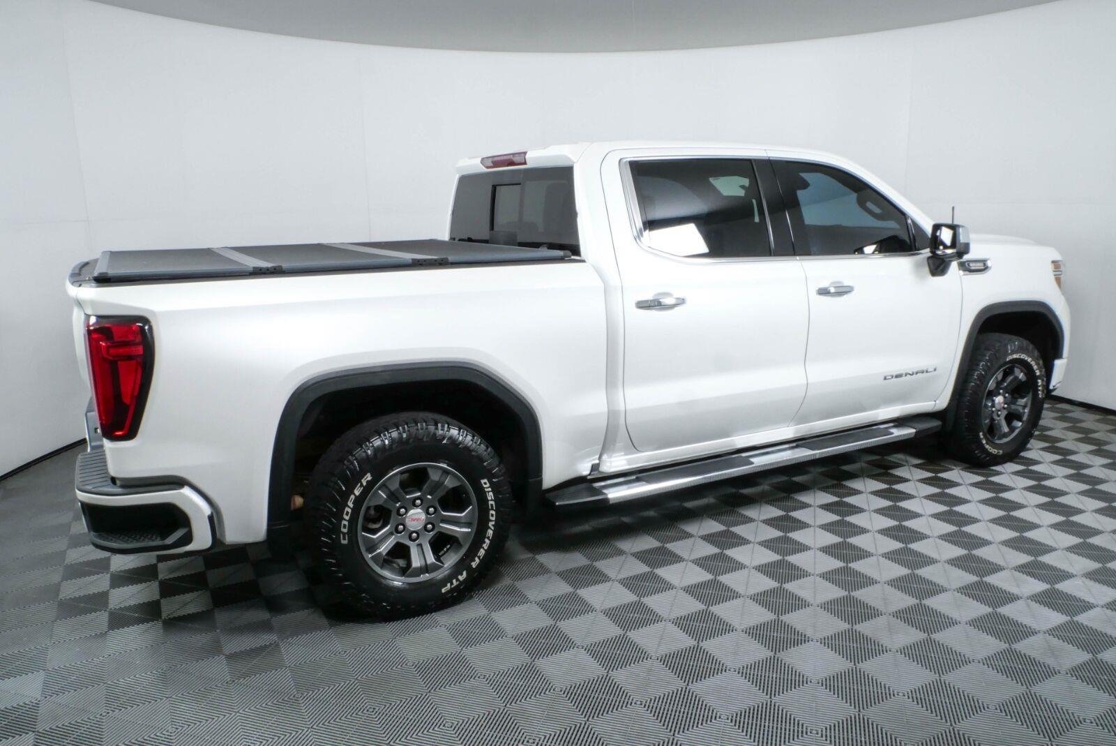 Used 2021 White GMC Denali image 1