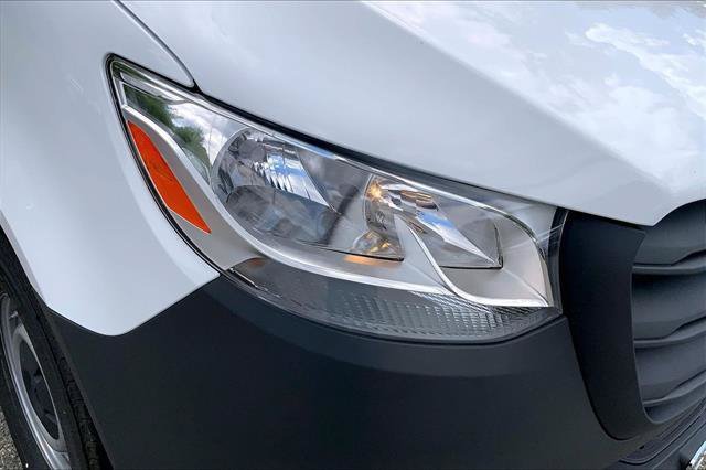 New 2026 Arctic White Mercedes-Benz Cargo 144 WB image 29