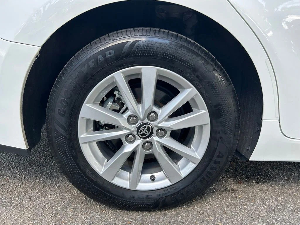 Used 2025 White Toyota LE image 18