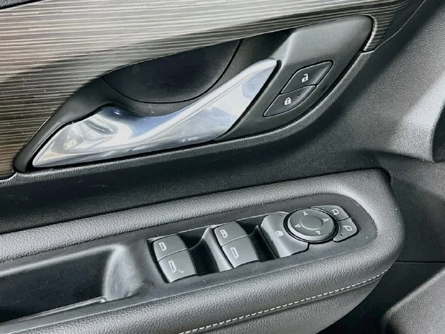 Used 2023 White GMC SLE image 9