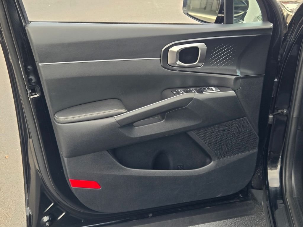 2024 Kia Sorento LX - Photo 28