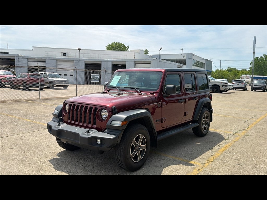 Used 2022  Jeep Unlimited Sport image 2