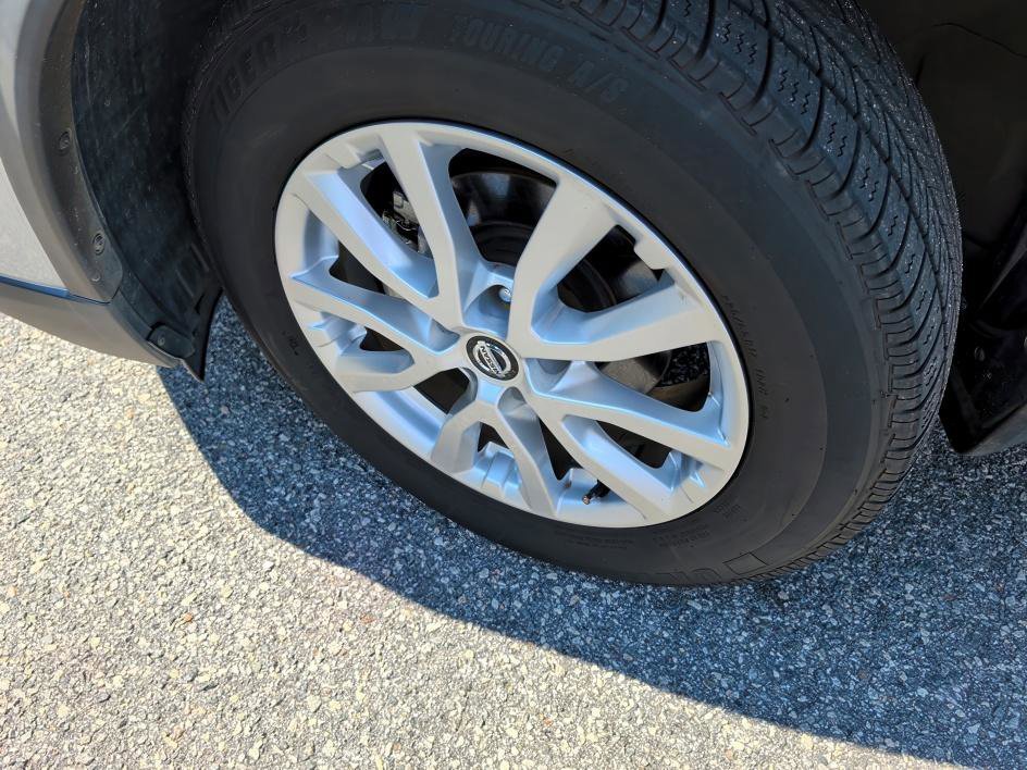 Used 2018 Brilliant Silver Nissan SV image 7