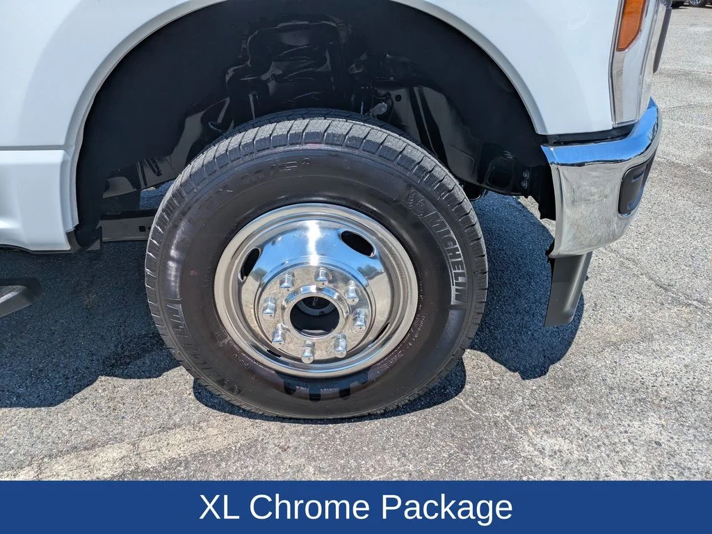 Certified Used 2025 Oxford White Ford XL image 11