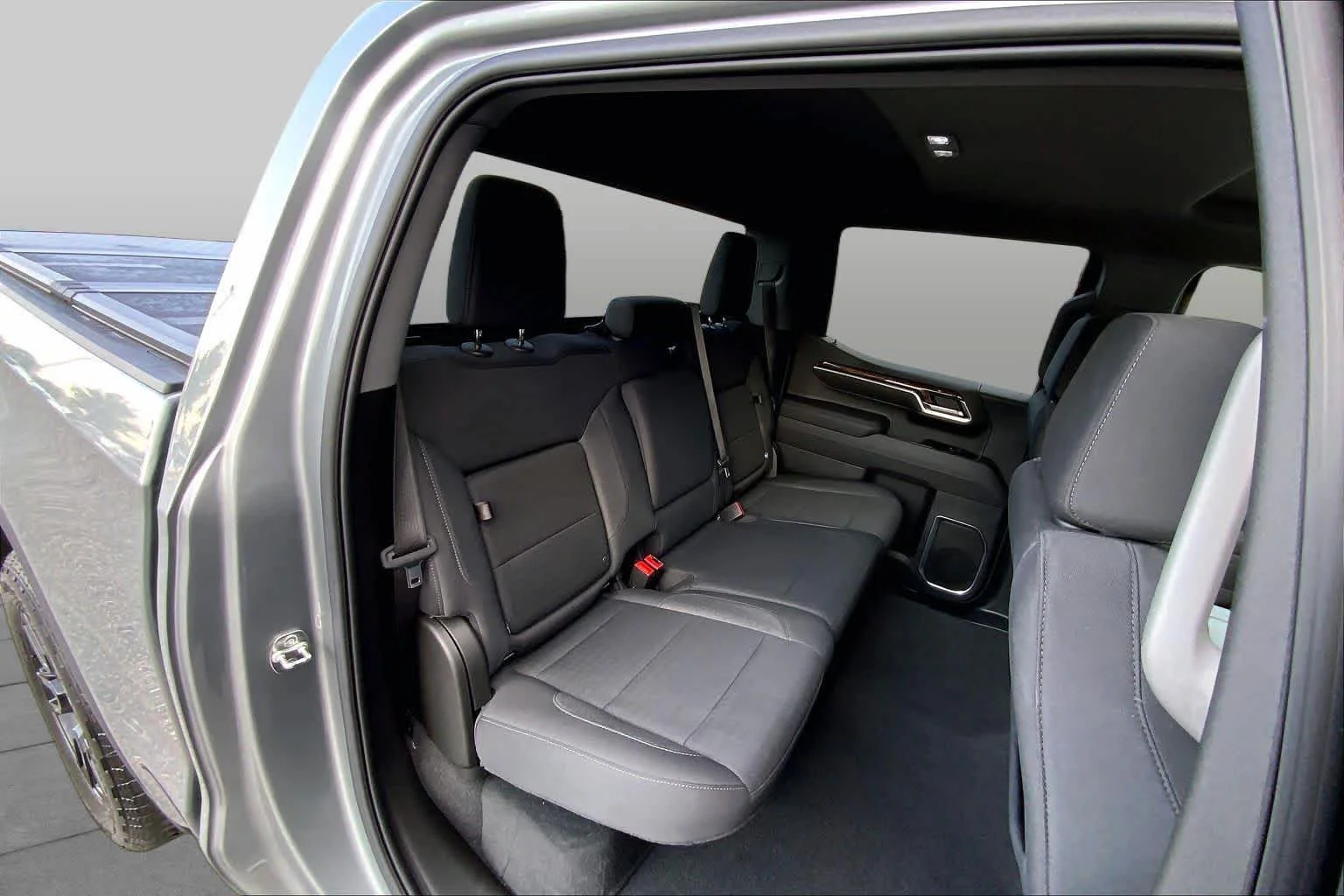 Used 2025 Sterling Metallic GMC Elevation image 17