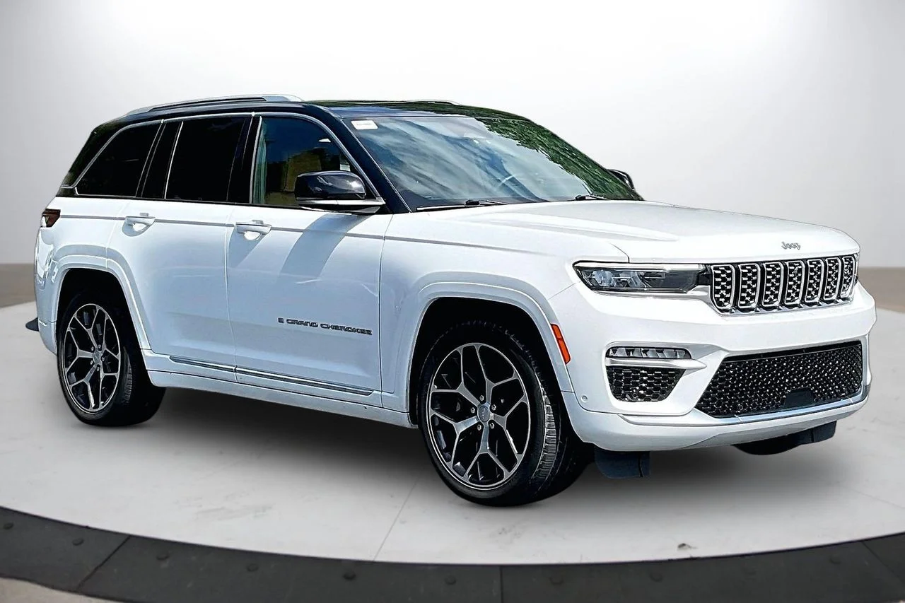 Certified Used 2022 White Jeep Summit Reserve image 2