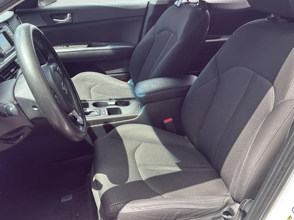 Used 2016 White Kia LX image 12