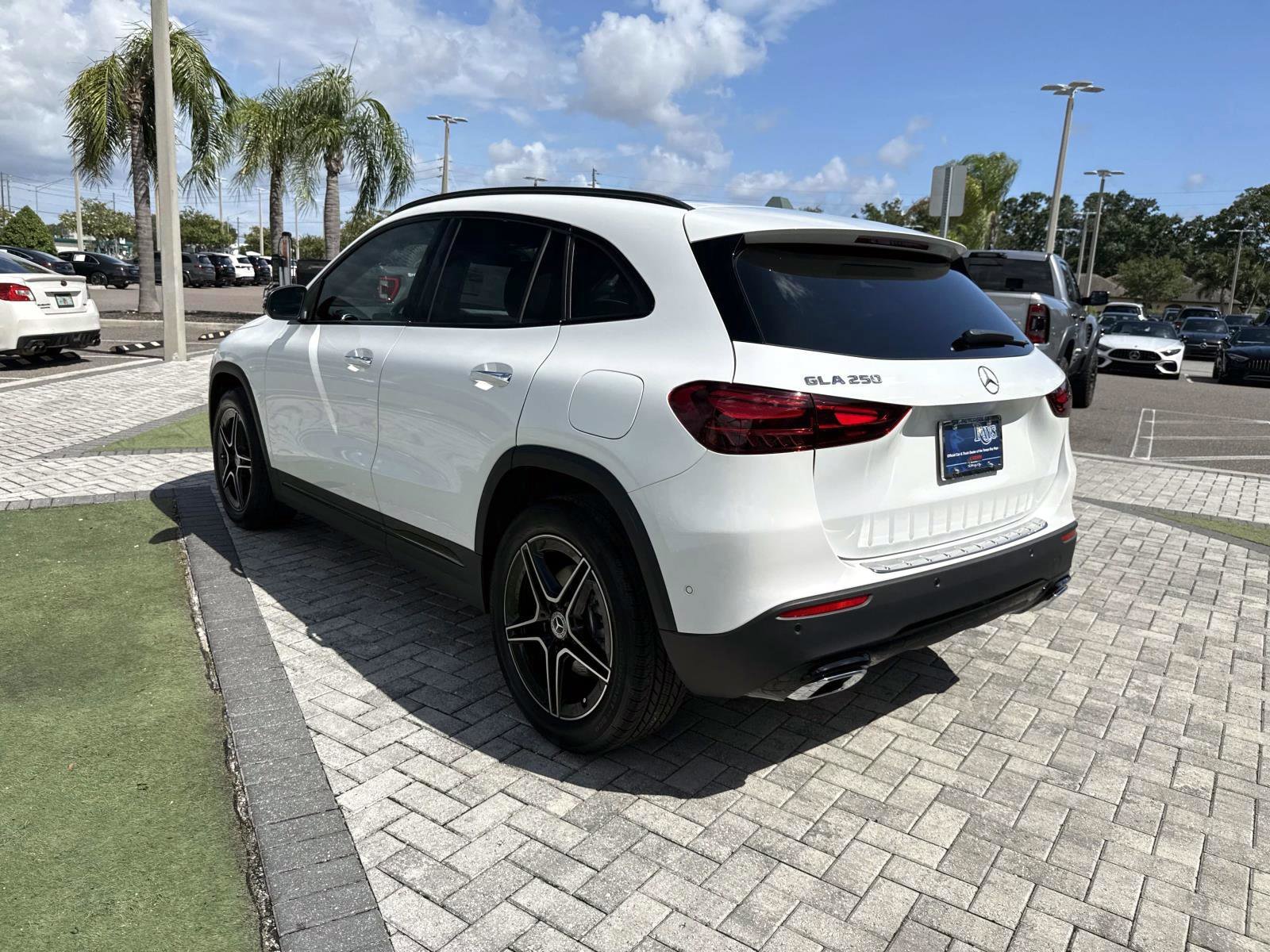 New 2026 Polar White Mercedes-Benz 250 SUV image 4