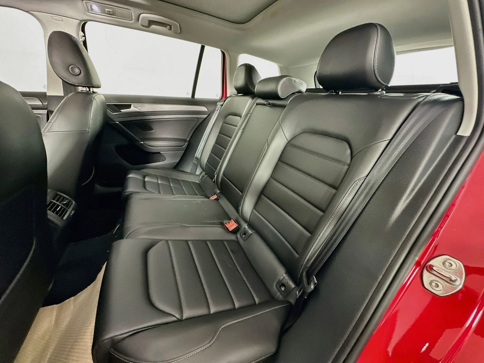 Used 2018 Tornado Red Volkswagen TSI SEL image 26