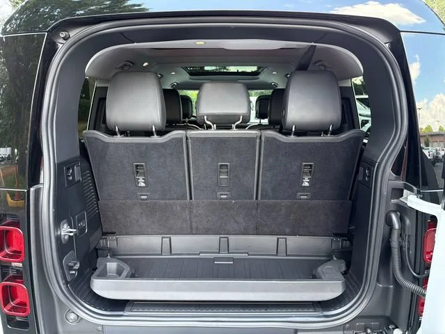 Used 2025 White Land Rover 130 P300 S image 19