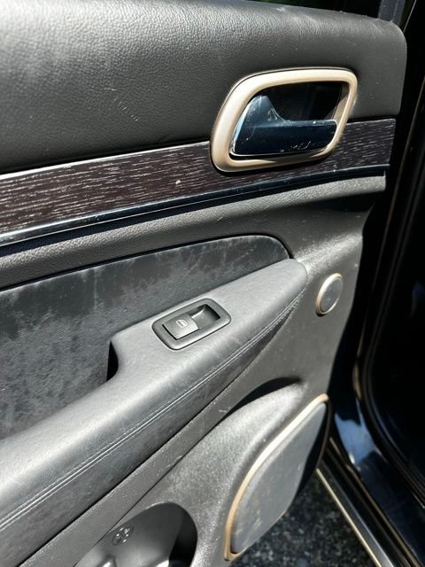 Used 2016 Brilliant Black Crystal Pearlcoat Jeep Summit image 15
