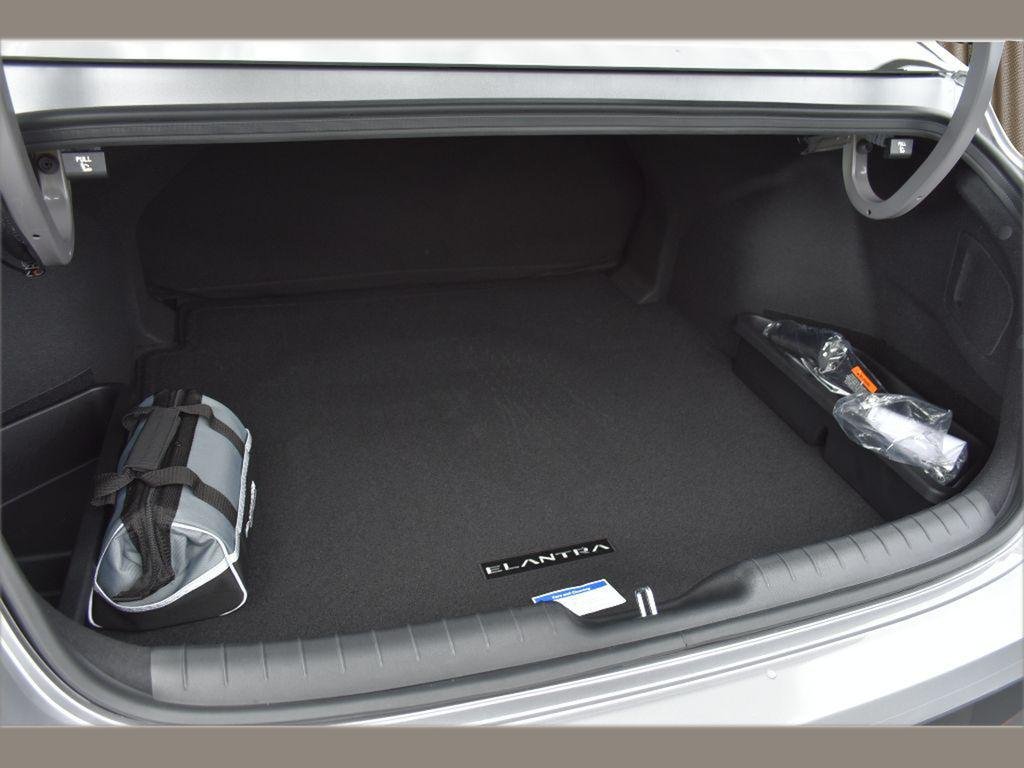 New 2026 Fluid Metal Hyundai SEL Sport image 13