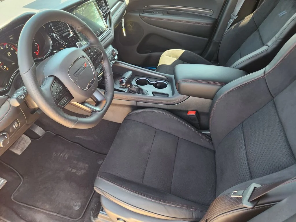New 2026 Diamond Black Clear-Coat Exterior Paint Dodge  image 9