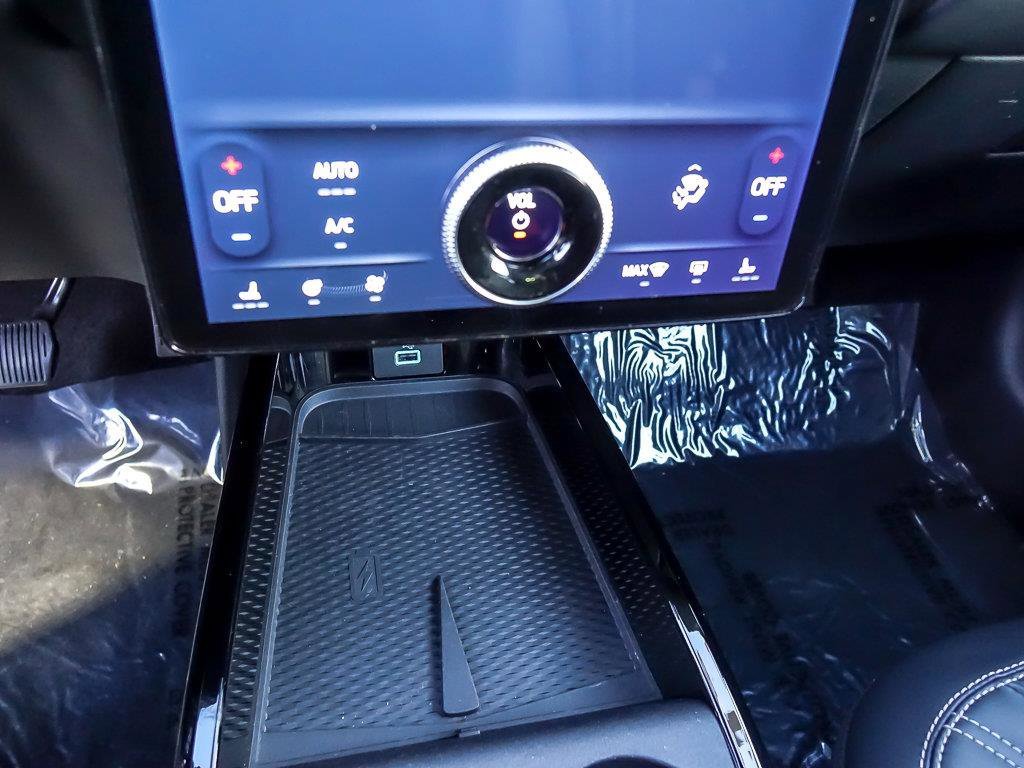 Used 2023 White Metallic Ford Premium image 26