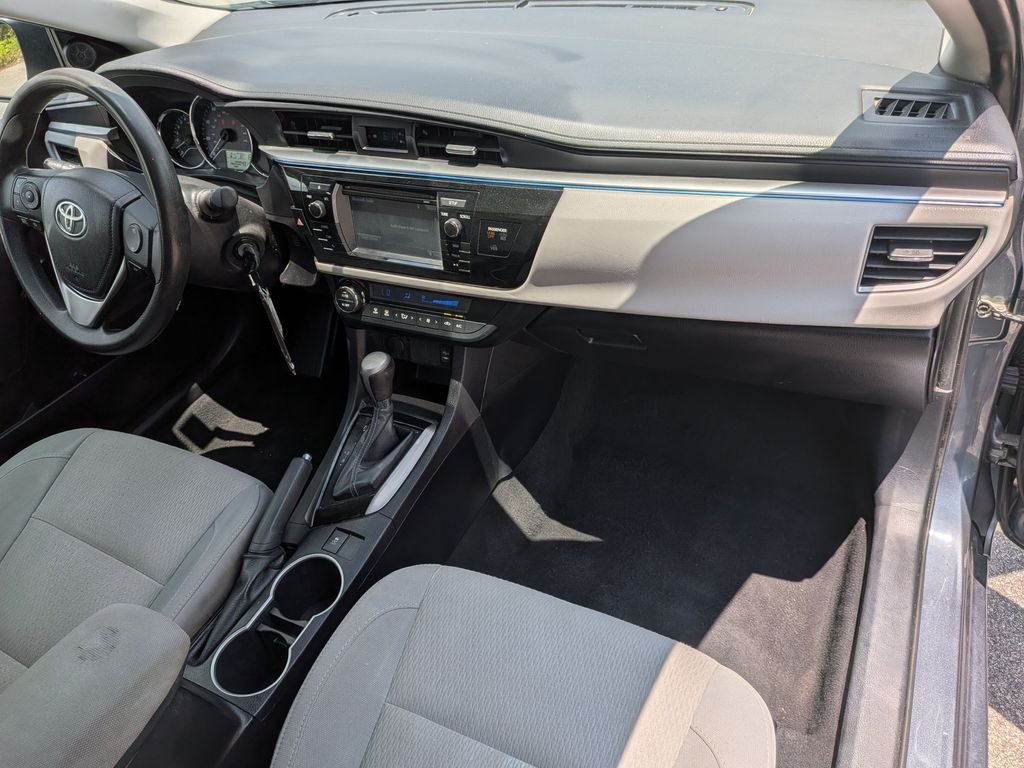 Used 2015 Gray Toyota LE image 28