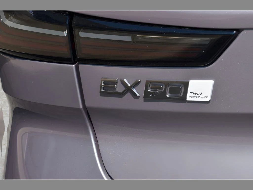 2026 Volvo EX90 Ultra - Photo 28