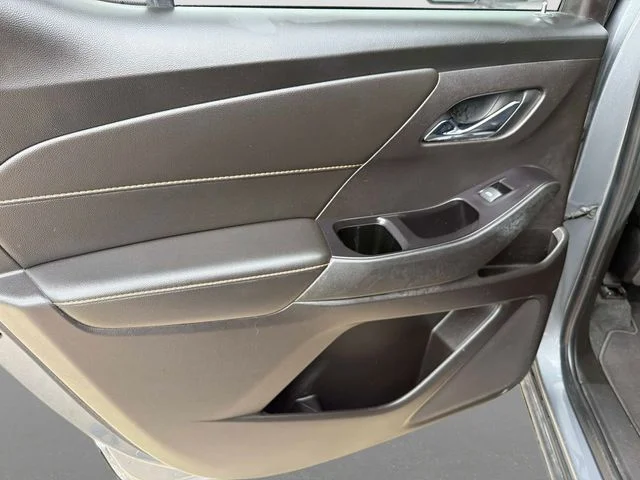 Used 2020 Gray Chevrolet 3LT image 12