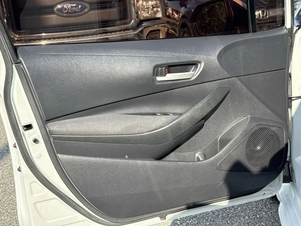 Used 2021 White Toyota LE image 21
