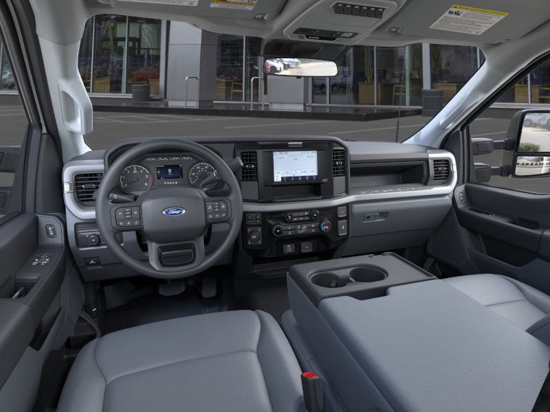 2025 Ford F-350 Super Duty Chassis Cab XLT - Photo 9