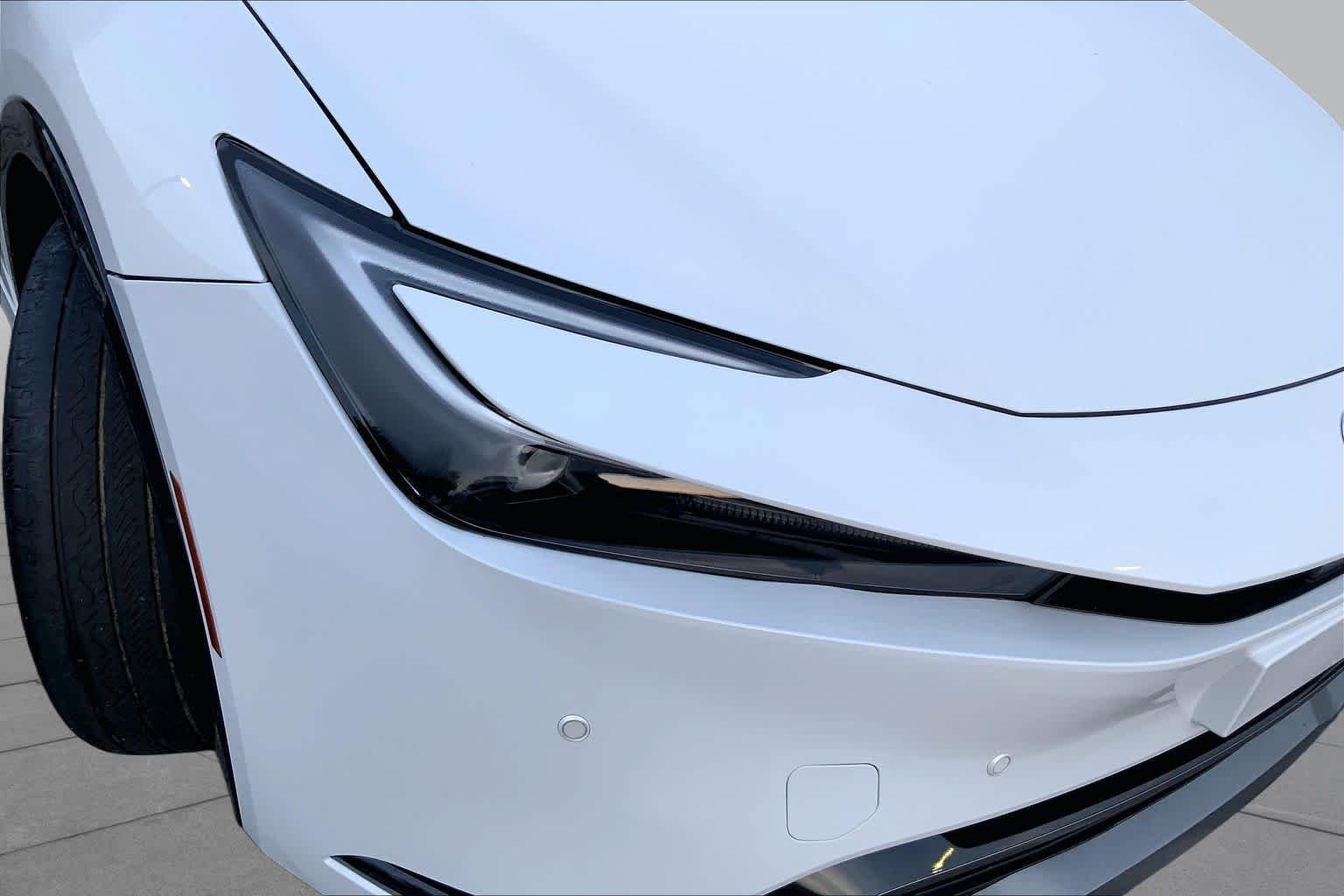 Used 2024 Wind Chill Pearl Toyota XLE image 26