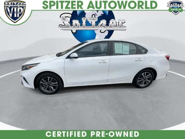 Used 2024 White Kia LXS image 9