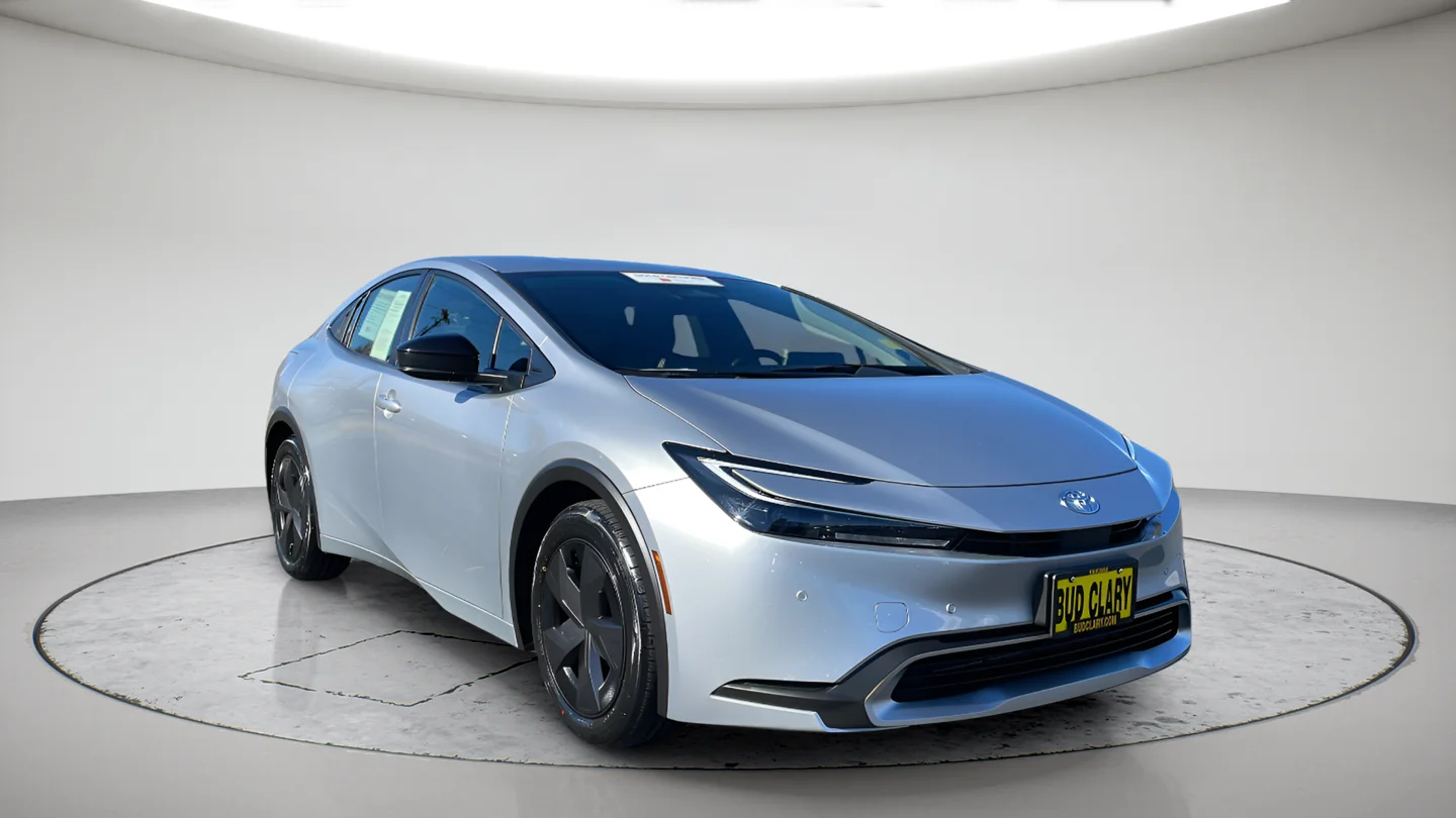 Certified Used 2024  Toyota SE image 3