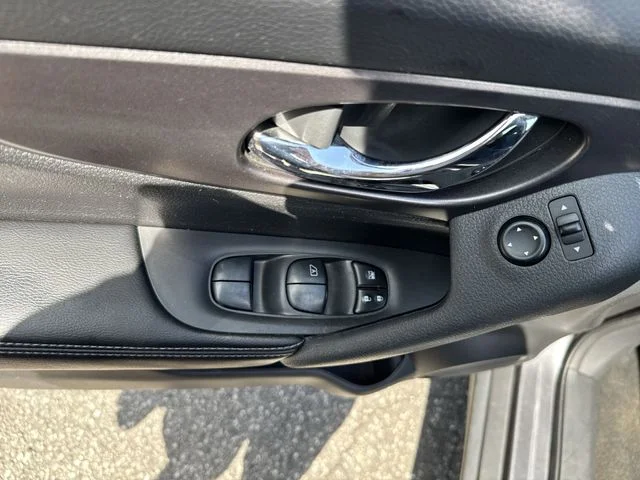 Used 2016 Gray Nissan SV image 28