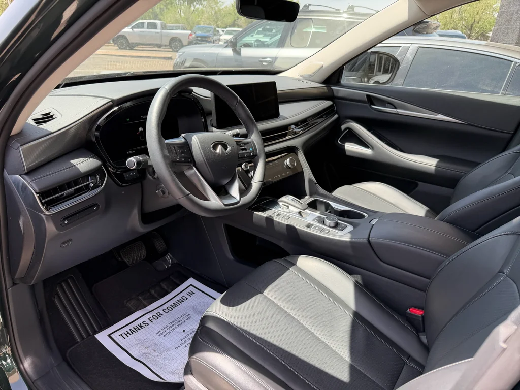 Certified Used 2026 Deep Emerald INFINITI LUXE image 8