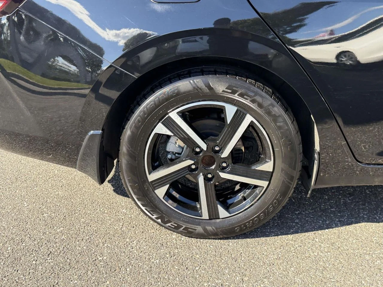 Used 2024 Super Black Nissan SV Xtronic CVT image 11