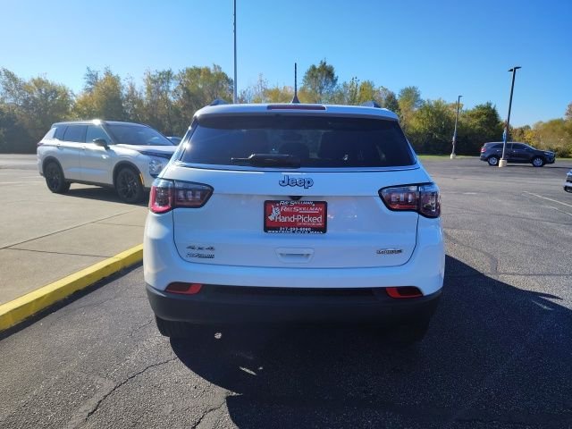 2022 Jeep Compass Latitude Lux photo 4