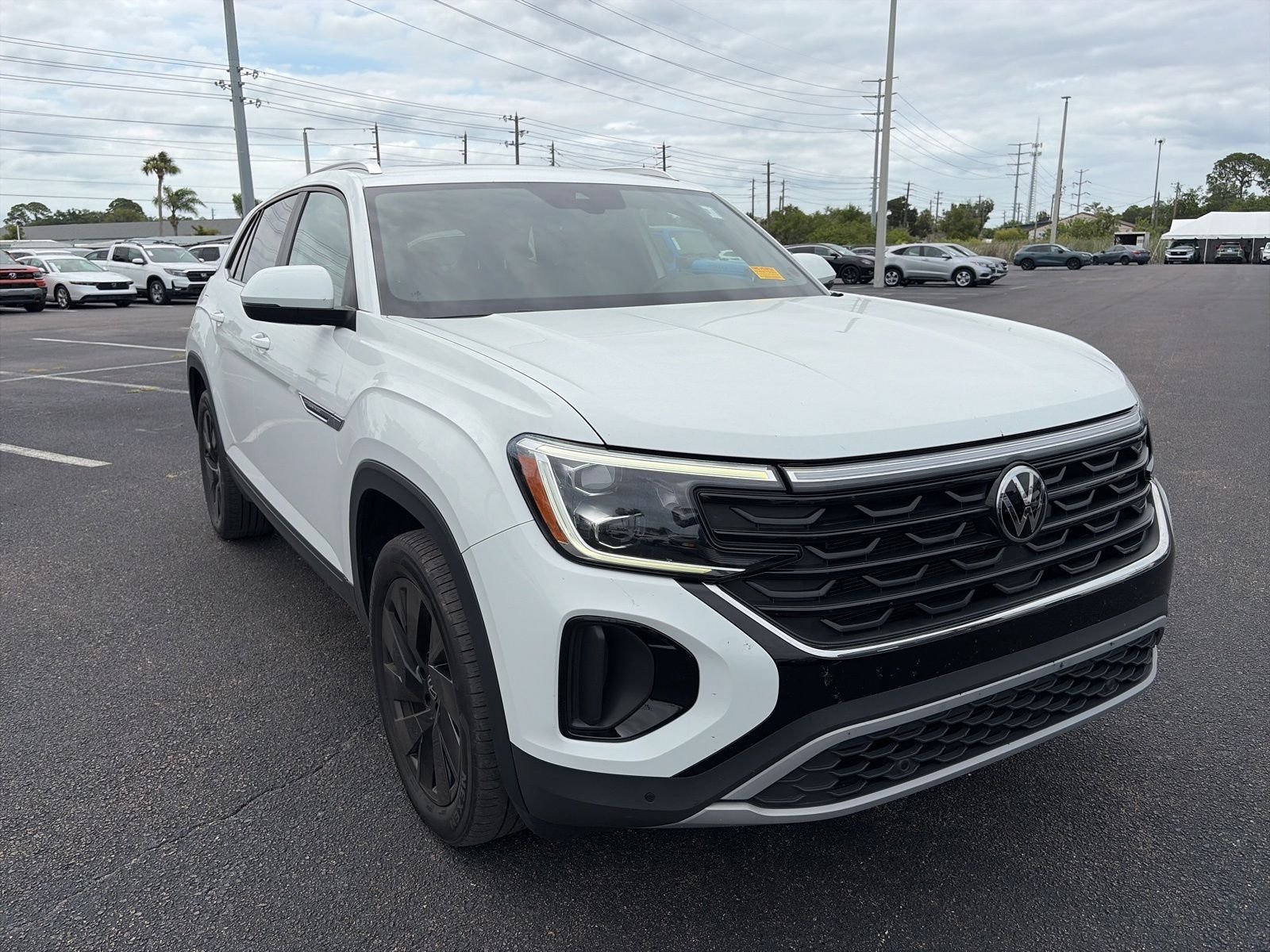 2024 Volkswagen Atlas Cross Sport 2.0T SE w/Tech's photo