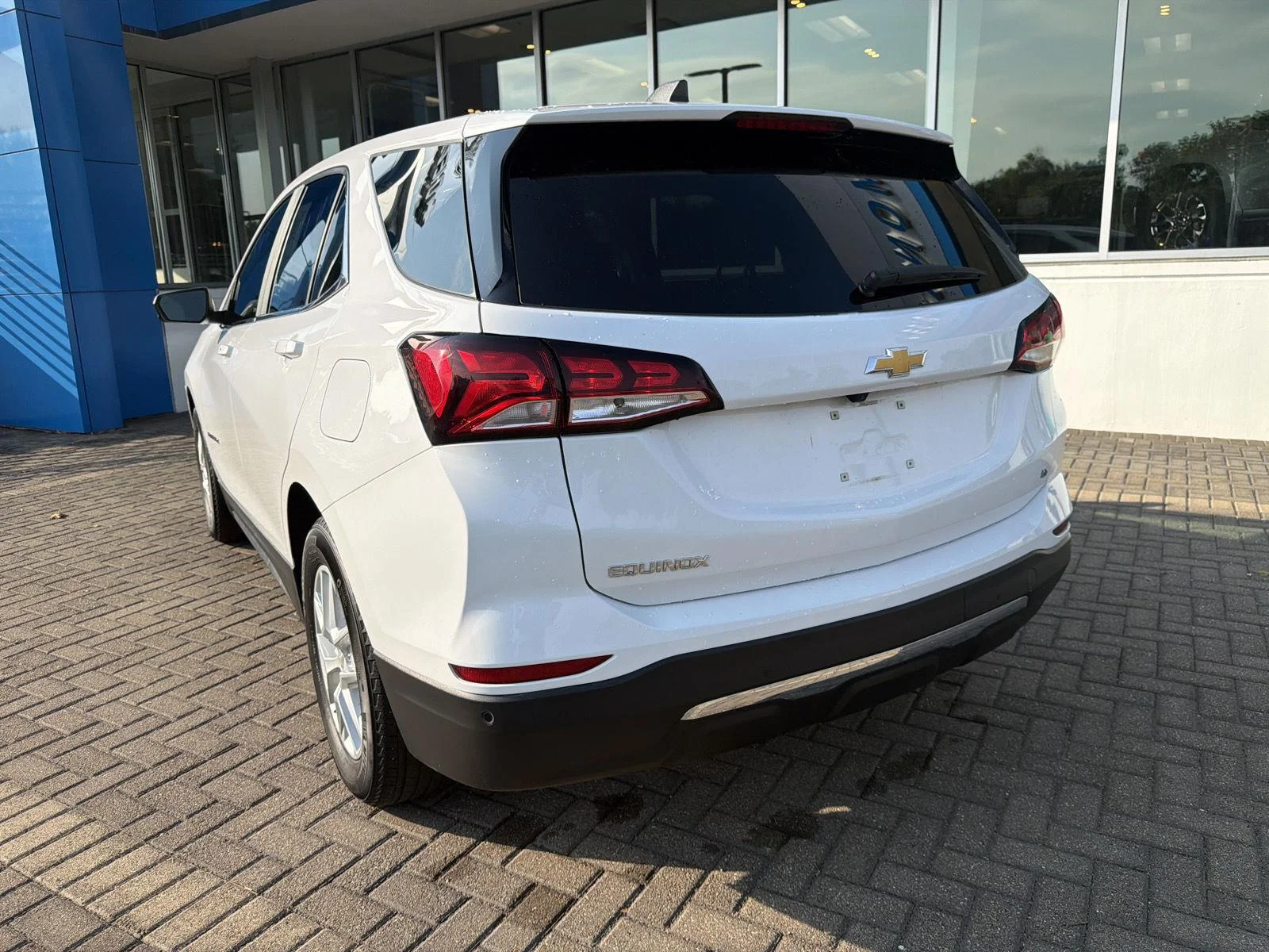 Used 2022 Summit White Chevrolet LT image 3