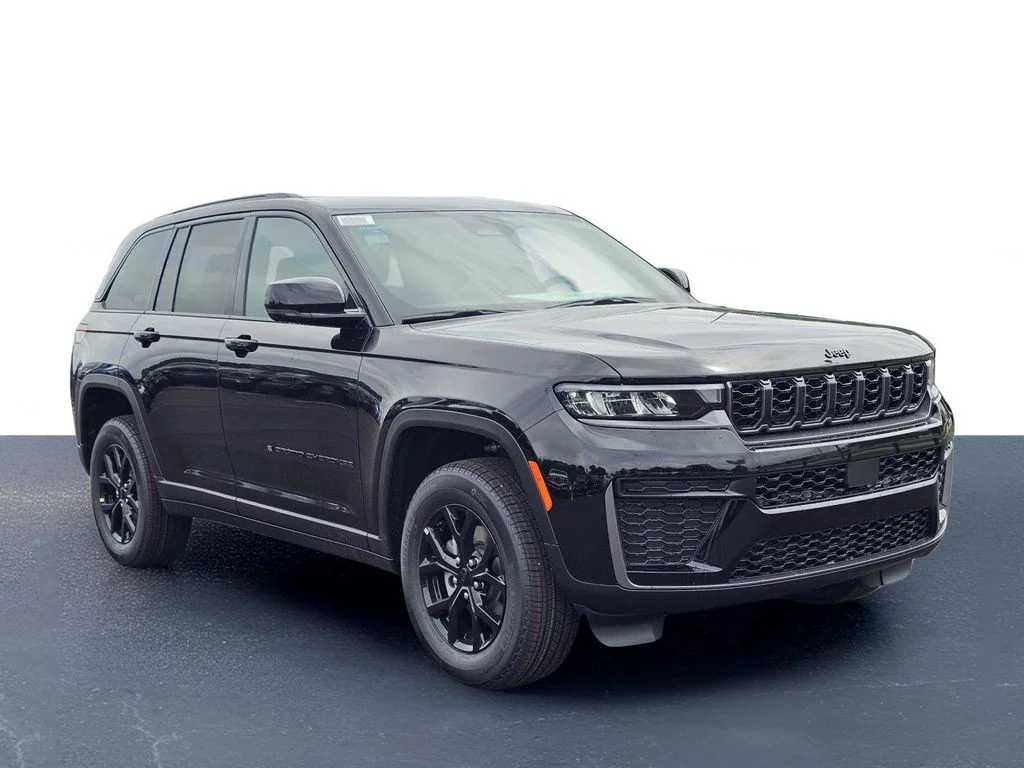 New 2026 Diamond Black Crystal Pearl-Coat Exterior Paint Jeep Laredo Altitude image 5