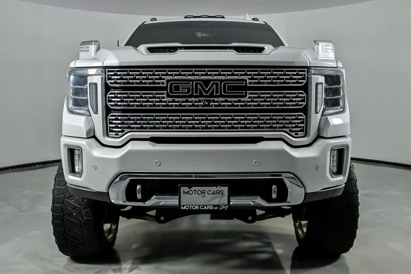 Used 2020 Summit White GMC Denali image 4