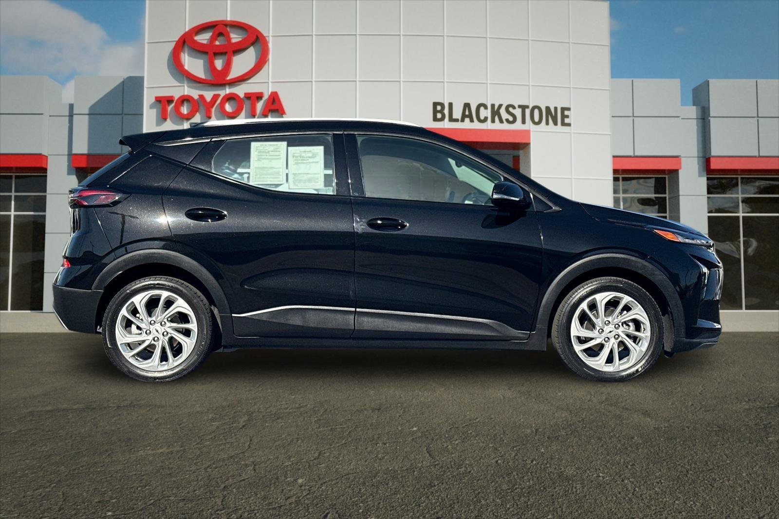 Used 2023 Chevrolet Bolt EUV LT with VIN 1G1FY6S08P4186384 for sale in Fresno, CA